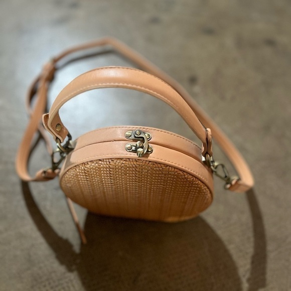 WOVEN CIRCULAR HANDBAG | GREAT CONDITION - Picture 2 of 8